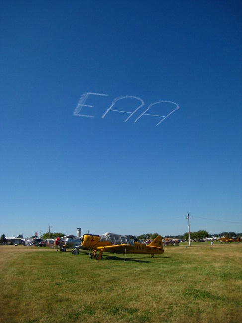 2018-8 executive director eaa airventure-fly-in